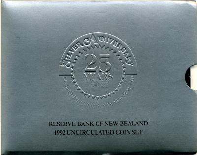 Новая Зеландия официальный набор из 7 монет 1992 25 лет десятичной системе, в оригинальном картонном буклете UNC 1-4-1-20