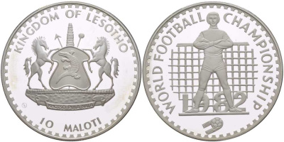 Лесото 10 малоти 1982 чемпионат мира по футболу 1982 года в Испании, вратарь в воротах KM 32 серебро PROOF 11-112-12