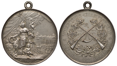 АНГЛИЯ МЕДАЛЬ ND УЧЕНИЯ ДОБРОВОЛЬЦЕВ, ЗАЩИТА А НЕ ПРЕНЕБРЕЖЕНИЕ, ДИАМЕТР 55 ММ., ВЕС 70,33 ГР. СЕРЕБРЕНИЕ, С УШКОМ ДЛЯ НОСКИ, РУЖЬЯ белый металл 02-009-31