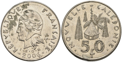 Французская Новая Каледония 50 франков 2006 хижина среди сосен и пальм, (IEOM) KM 13a, Schoen 15a, Lec 128i медно-никель 4144-721