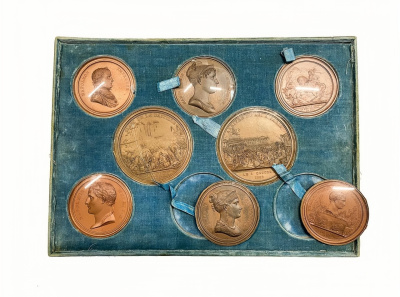 Набор бронзовых французских медалей и медальонов 1810 года. Оригинальный комплект. 0-0-00