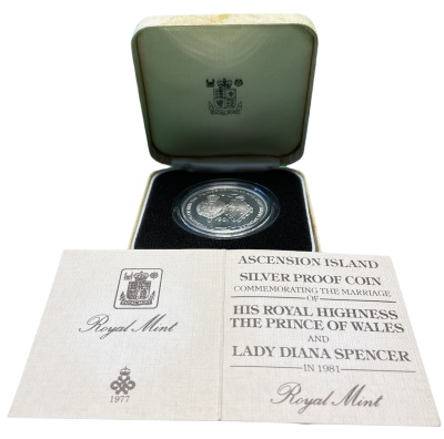 Остров Вознесения 25 пенсов 1981 свадьба принца Чарльза и леди Дианы, гербы, в оригинальной коробке, с сертификатом KM 3 b серебро  PROOF  00-00