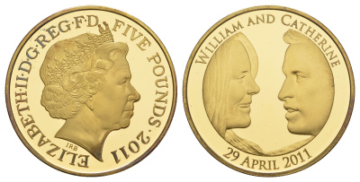 Великобритания 5 фунтов 2011 Елизавета II (1952-2022), королевская свадьба принца Уильяма и Кэтрин (Кейт) Миддлтон, в оригинальной коробке KM 1203b, Spink L22 позолота, серебро PROOF 8-2-04-17