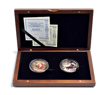Китай набор из 2 монет по 10 юаней 2009 китайские легенды, цветная эмаль, коробка, сертификат, серебро PROOF 00-000-00
