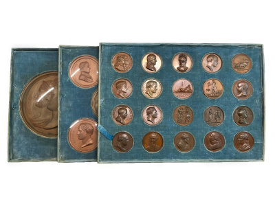 Набор бронзовых французских медалей и медальонов 1810 года. Оригинальный комплект. 0-0-00