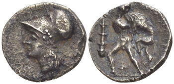 Калабрия, Тарент диобол 280-228 гг. до н.э. Голова Афины в коринфском шлеме / Геракл, борющейся с Немейским львом, рядом палица, 0,92 гр HN III 1064. Vlasto 1423 ff серебро    10-017-16