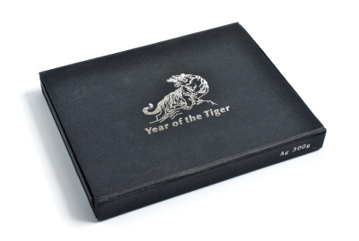 Либерия 100 долларов 2010 год тигра, эмаль, 300 грамм, в оригинальной коробке, сертификат KM NEW серебро PROOF 1-4-6-11