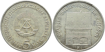 ГДР 5 марок 1983 А, Мартин Лютер, дом рождения в Айслебене KM 90, J. 1590 медно-никель 00-00