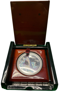 Тувалу 1 доллар 2007 DANGER, серия опасные животные Австралии, большая белая акула, цветная эмаль, в оригинальной коробке, с сертификатом KM NEW серебро PROOF 7-1-1-04