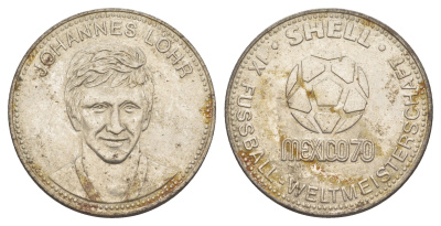 Германия жетон Shell - Чемпионат мира по футболу 1970 года - сборная Германии - Ханнес Лер 1970 диаметр 29,6 мм, вес 9,6 гр сталь плакированная никелем 4175-611