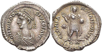 Римская Империя милиаренсий ('легкий милиарисий') 402 - 423 Феодосий II, D N THEODOSIVS P F AVG драпированный бюст императора в диадеме , обращенный влево / GLORIA ROMANORVM, император, стоящий анфас, в нимбе, правая рука воздета, в левой сфера 10-020-52