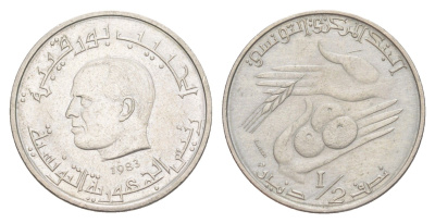 Тунис 1/2 динара 1983 KM 303 медно-никель UNC 4654-521