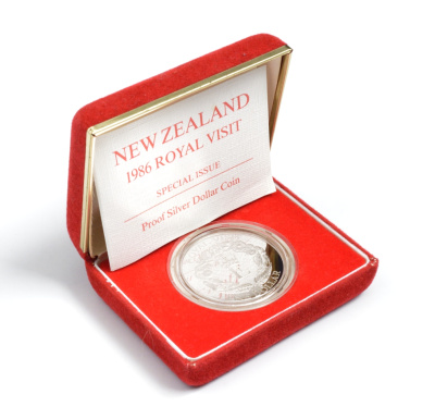 Новая Зеландия 1 доллар 1986 Королевский визит, Елизавета II (1952-2022), в оригинальной коробке KM 56а серебро PROOF 7-4-1-44