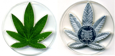 Бенин 100 франков 2011 листок, с запахом, монета не правильной формы, цветная эмаль, тираж 2500 экз KM NEW медно-никель PROOF 1071-8-31