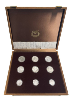 Греция полный набор серии из 9 монет (100, 250 и 500 драхм) 1981 и 1982 XIII Чемпионат Европы по лёгкой атлетике, Афины 1982, в оригинальной упаковке, с сертификатом KM 125, 126, 127, 135, 136, 137, 138, 139 и 140 серебро BU 8-2-02-04