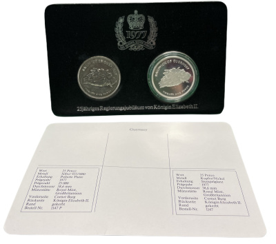 Гернси набор из 2 монет по 25 пенсов 1977 25 лет правления Елизаветы II, в буклете KM 31, 31а серебро, медно-никель PROOF, UNC 7-5-1-16