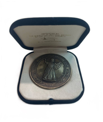 Греция медаль "Министерства национальной обороны Греции" ND Афина Промахос, автор Михалас, вес 155,1 гр, диаметр 70 мм, в оригинальном футляре серебро 8-2-04-40