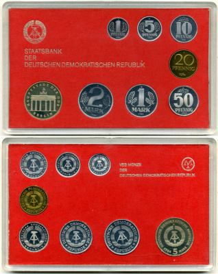 ГДР официальный набор из 8 монет включая 5 марок Бранденбургские ворота 1984 тираж 3015 экземпляров, твердый пластик KM PS 5 PROOF 4-3-5-25