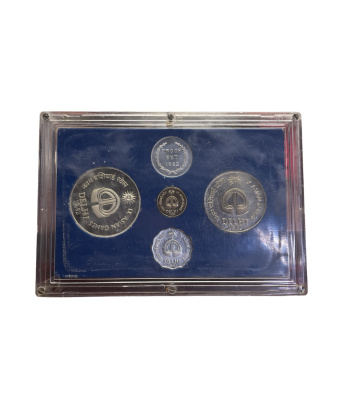 Индия официальный набор из 4 монет и  жетона монетного двора 1982 IX всеазиатские игры, DELHI 1982 KM PS 33   PROOF  7-3-1-22