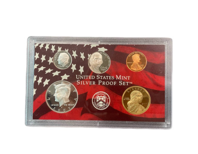 США полный годовой набор из 14 монет (1, 5, 10 (дайм) и 25 (квотер) центов; 1/2 (50 центов) и 1 доллар) 2007 в оригинальной упаковке с сертификатами KM 468, 381, 195a, A202b, 310, 396, 397, 398, 399, 400, 401, 402, 403 и 404 PROOF 5-4-1-18