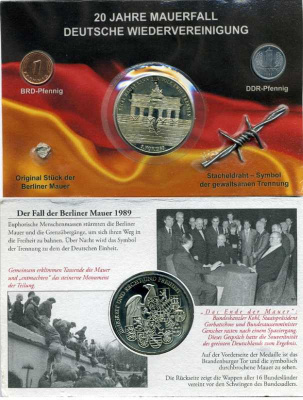 Германия набор из 2 монет плюс жетон 2009 оригинальный набор в картонном буклете 20-летие сноса Берлинской стены и народному единству, включает 1 пфенниг ФРГ и 1 пфенниг ГДР, частичку стены и колючей проволоки 3-6-4-33
