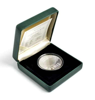 Ниуэ 1 доллар 2012 футбол чемпионат, стадион в Познани, в оригинальной коробке с сертификатом тираж 1000 шт. KM NEW серебро PROOF 2-4-2-18